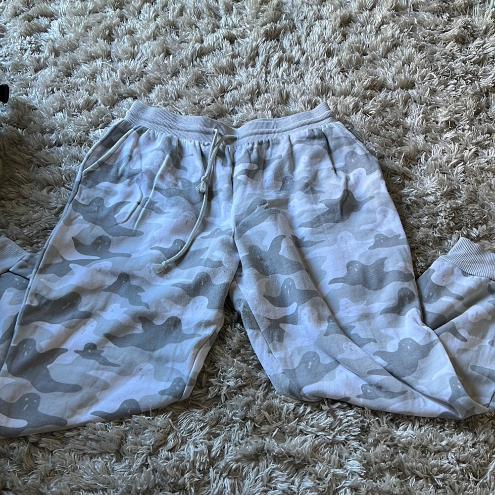 these are ghost/camo sweat pants size L